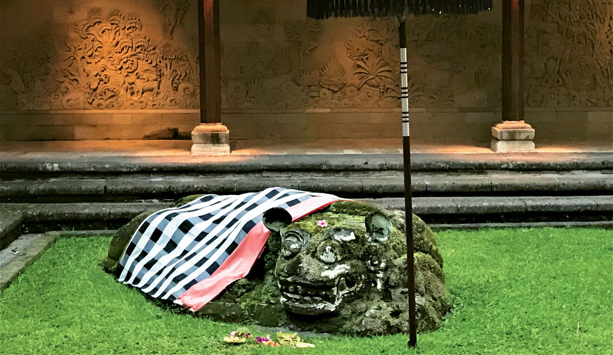 Stone carvings add to the feeling of being in a local village at the Amandari, the second Aman resort. (TW photo by Arnie Weissmann)