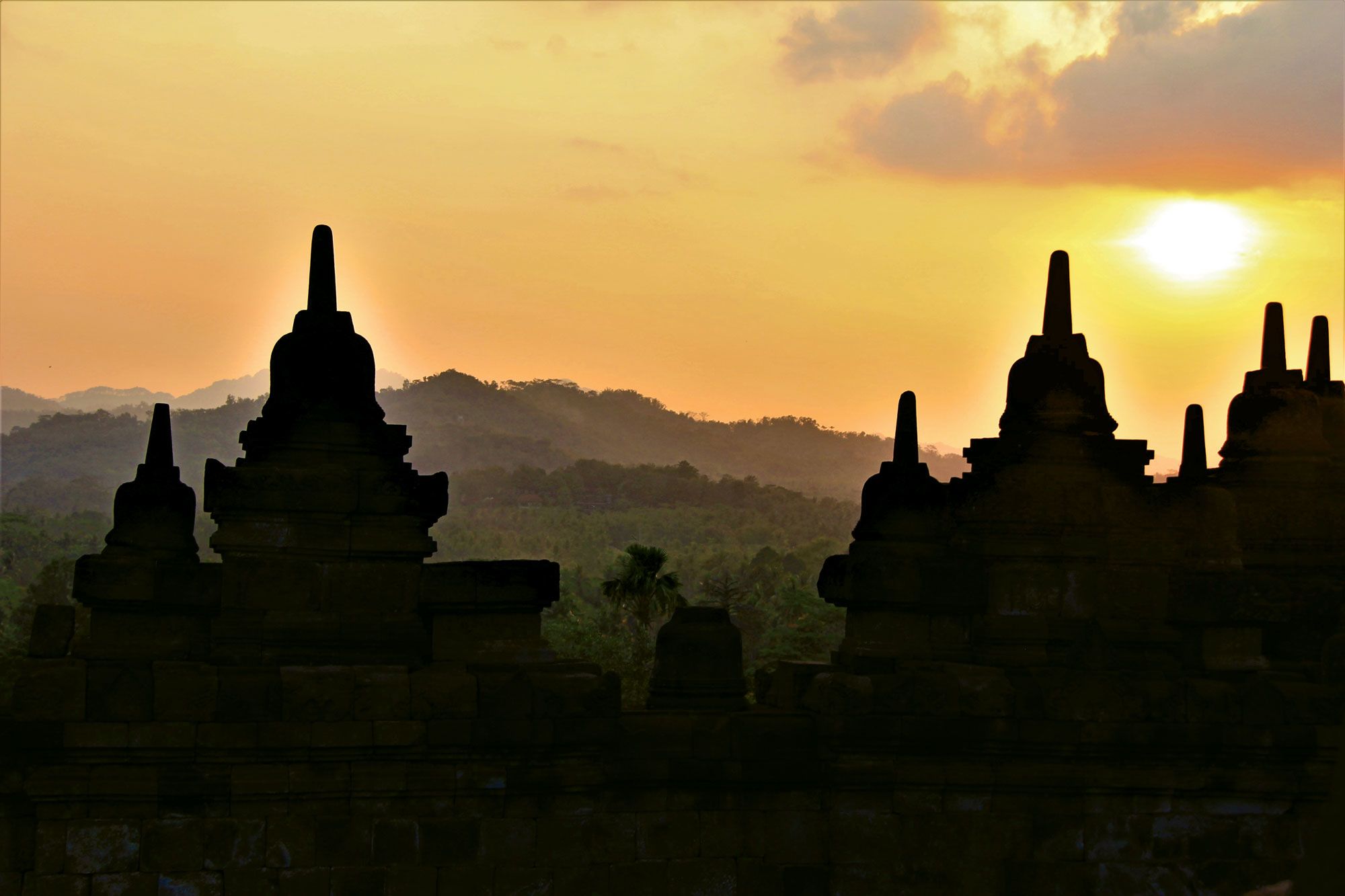 An Amanjiwo guide gave a great tip: Visit Borobudur temple at sunset to avoid the crowds at sunrise and still enjoy stunning views. (TW photo by Arnie Weissmann)