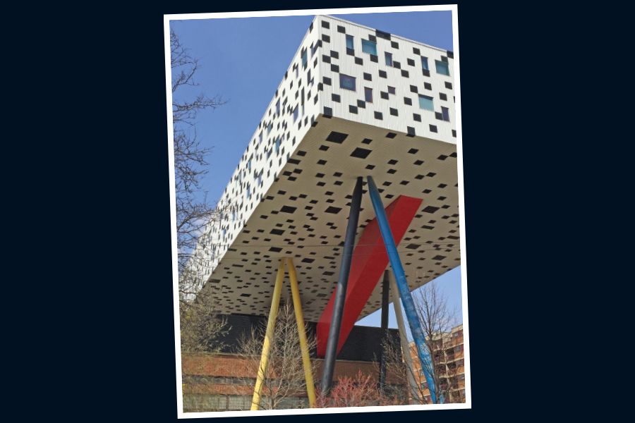 The Ontario College of Art and Design University in Toronto, a frequent port of call on Great Lakes cruises. TW photo by Thomas Stieghorst