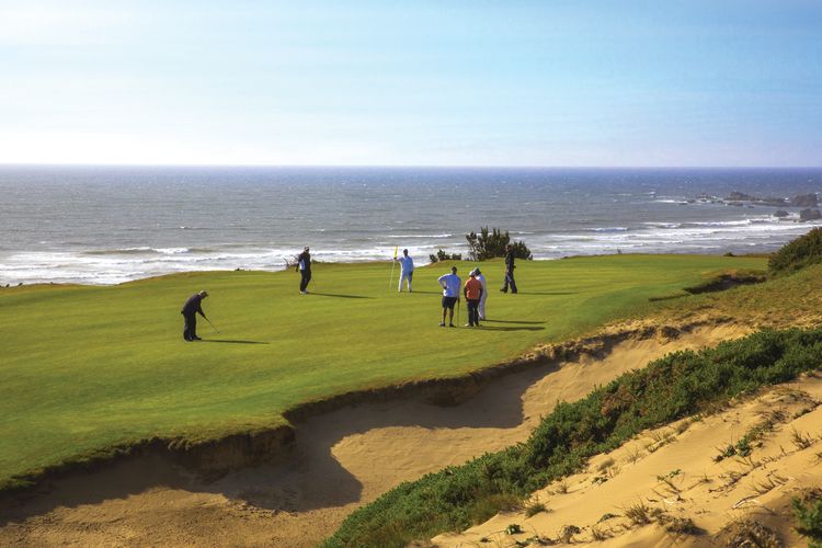 The oceanside green of the par-5 12th hole at Pacific Dunes, part of the Bandon Dunes golf resort in Oregon, which Keiser first developed in the late 1990s. (Photo Courtesy of KemperSports)