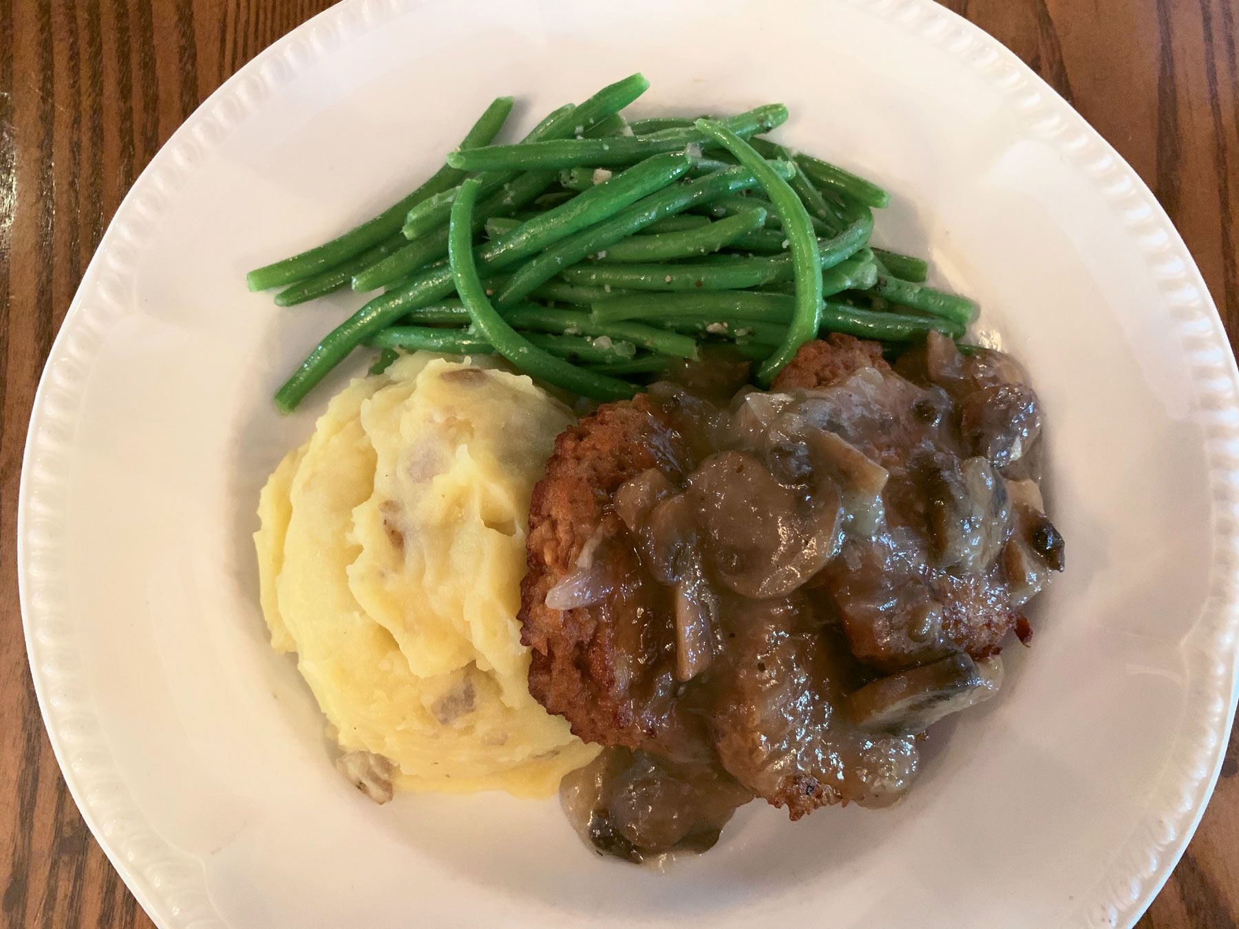 The plant-based option at the Liberty Tree Tavern in the Magic Kingdom: Impossible meatloaf with mashed potatoes, mushroom gravy and seasonal vegetables. (TW photo by Jamie Biesiada)
