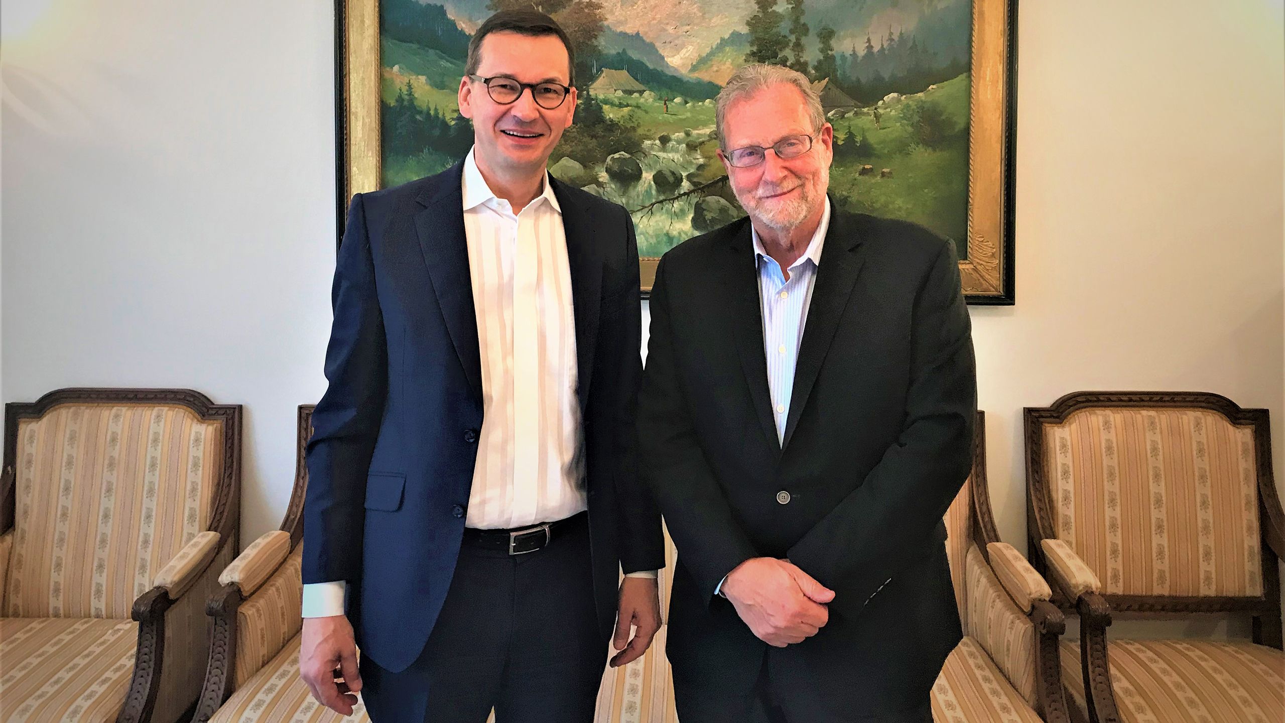 Morawiecki and Greenberg in a historic government building in Warsaw. TW photo by Arnie Weissmann