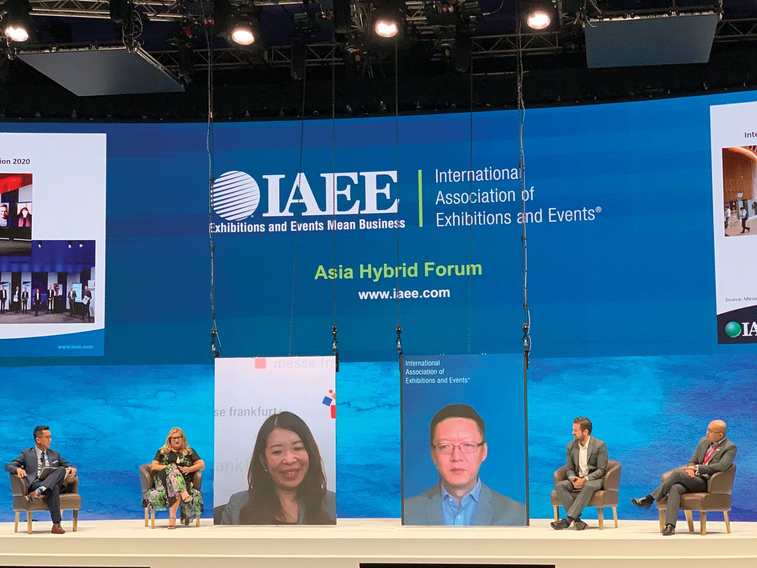 At TravelRevive 2020, Marina Bay Sands showed off its new hybrid staging capabilities with giant iPad-like panels to display virtual speakers alongside physical ones. (Photo by Yeoh Siew Hoon)