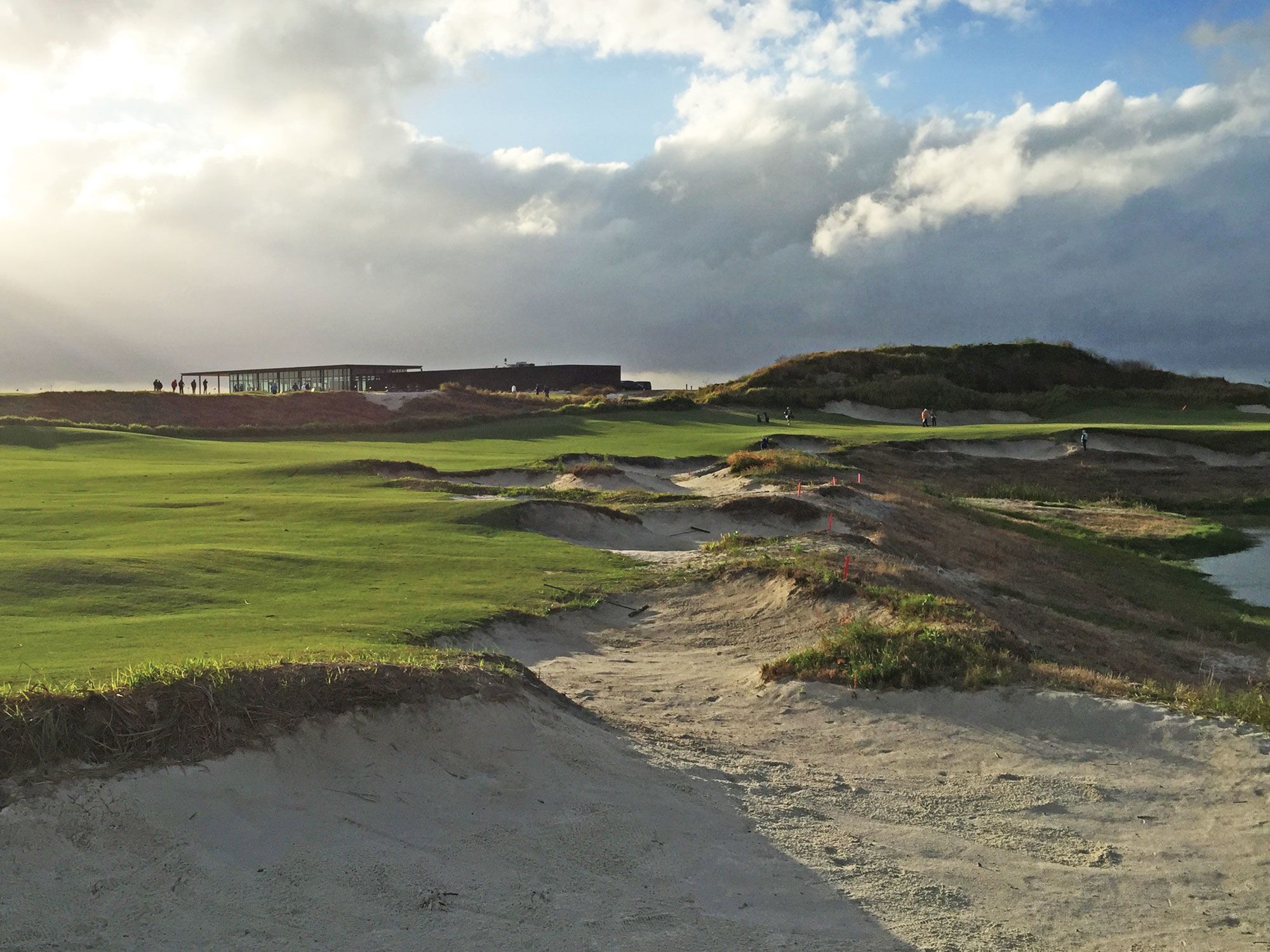 The par 5 18th hole at Streamsong, a Florida destination golf resort managed by KemperSports. (TW photo by Robert Silk)