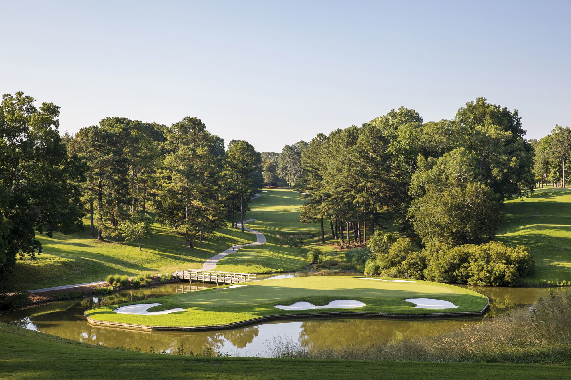 The island green 16th hole of the Gold Course at Golden Horseshoe, a KemperSports-managed 45-hole resort facility in Williamsburg, Va. Golf package bookings were up year over year during the late summer and fall at the resort. (Photo courtesy of KemperSports)
