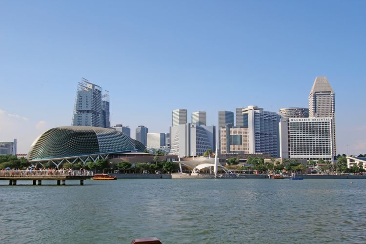 Singapore Bay with the Esplanade performing arts center at left. Singapore, like the Gulf nations, has faced perception challenges as a stopover destination. (TW Photo by Eric Moya)
