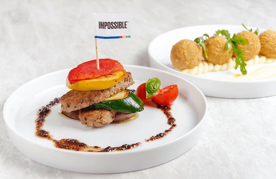 Many Macau restaurants have embraced the earth-to-table trend. The Apron Oyster Bar & Grill for instance has turned to sustainability practices, offering meat substitute – otherwise known as the Impossible Meat. (Galaxy Macao)
