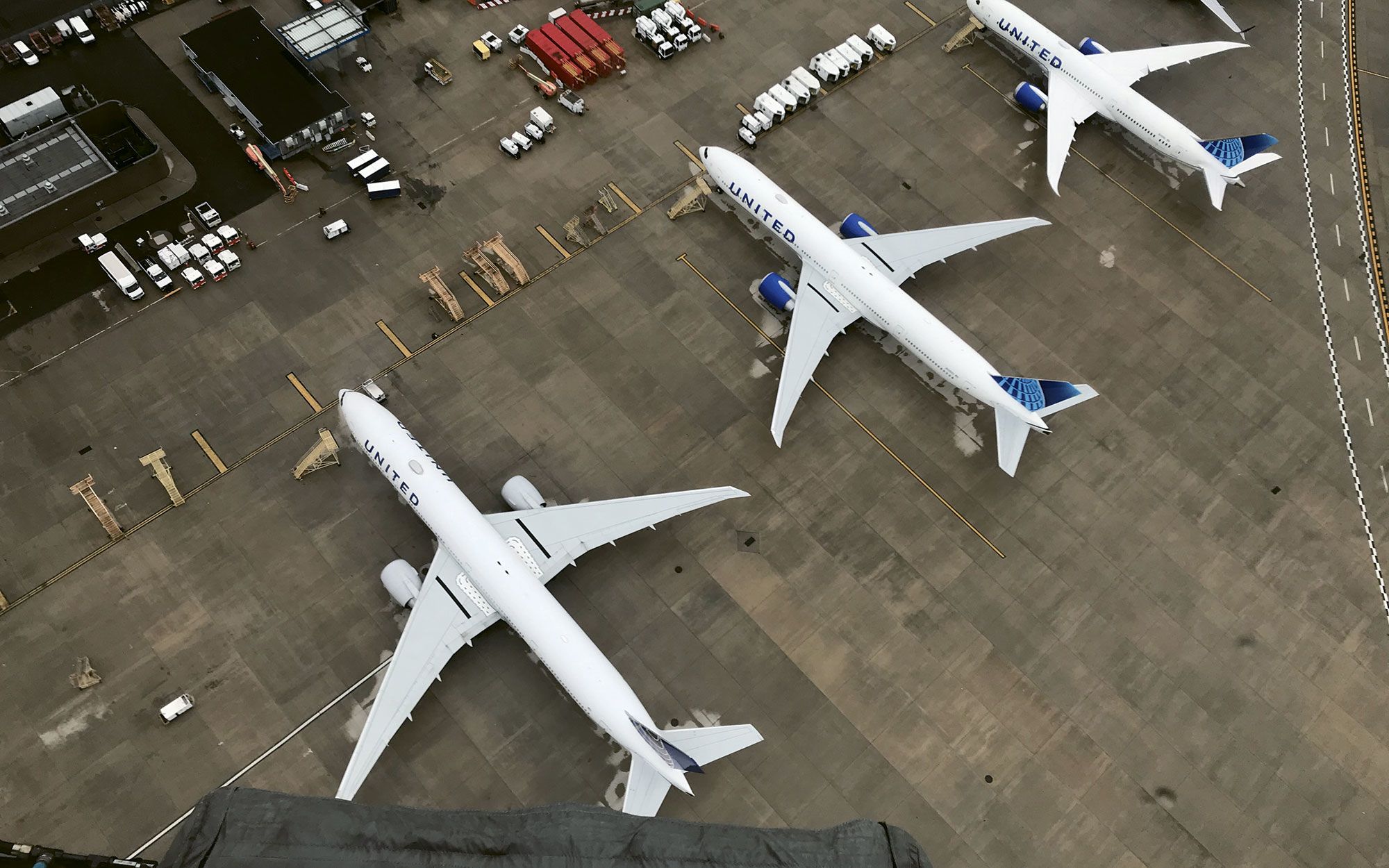 Airlines lost billions of dollars and shed tens of thousands of jobs in 2020. (TW photo by Arnie Weissmann)