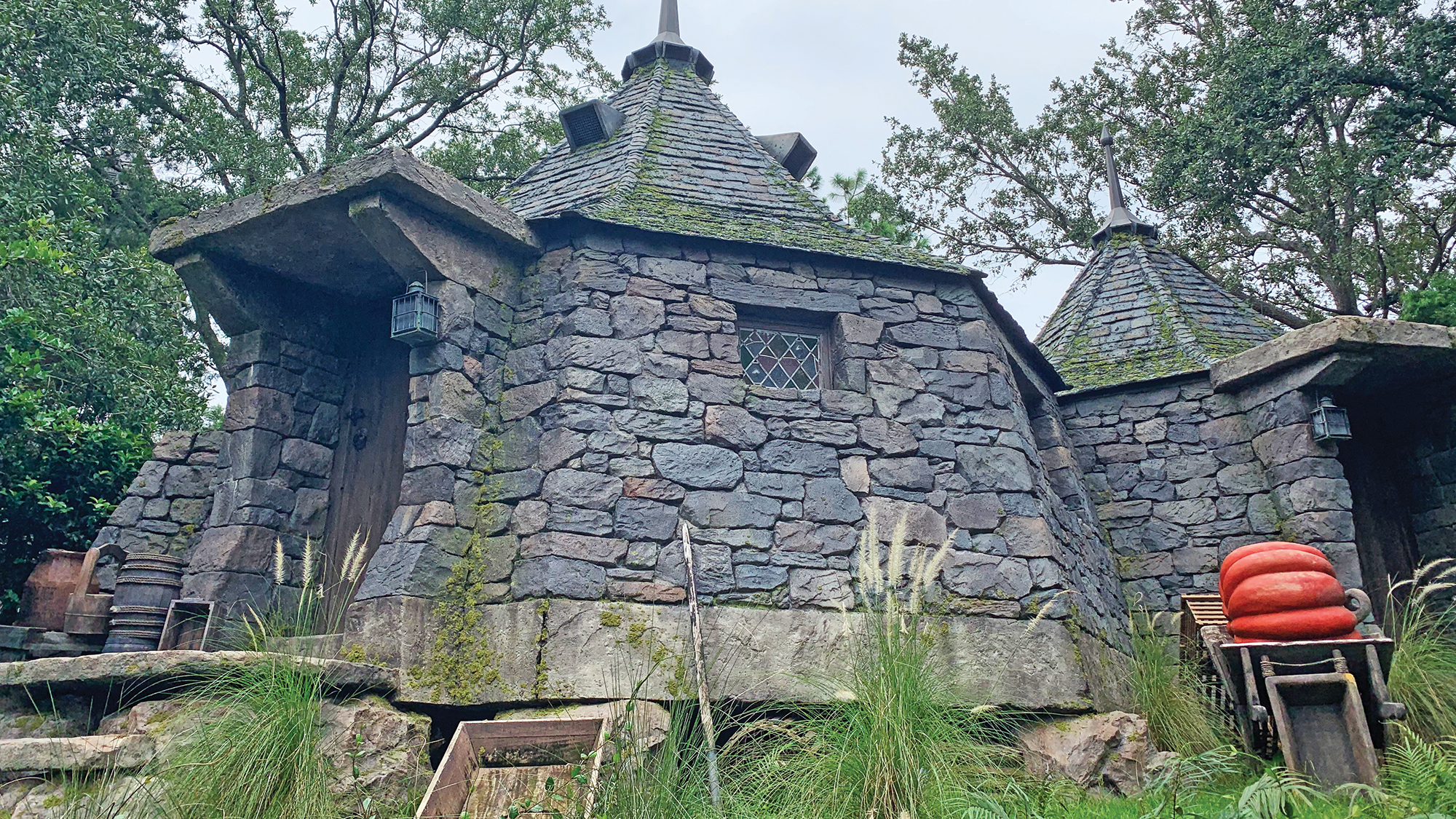 Guests in line for the Flight of the Hippogriff coaster at Universal Orlando’s Wizarding World of Harry Potter can get a close look at Hagrid’s hut. (TW photo by Jamie Biesiada)