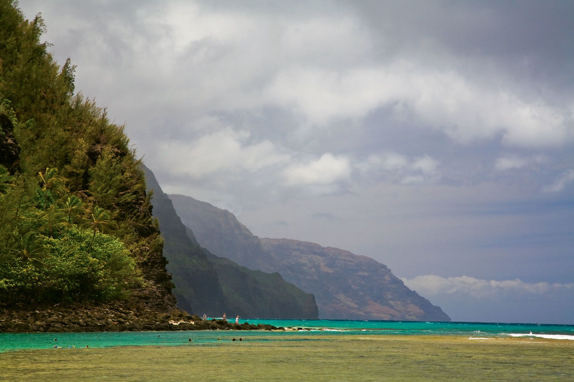 Haena State Park on Kauai. A reservation system implemented there in 2019 is now being copied at other state parks and nature areas. (Photo by HTA/Tor Johnson)