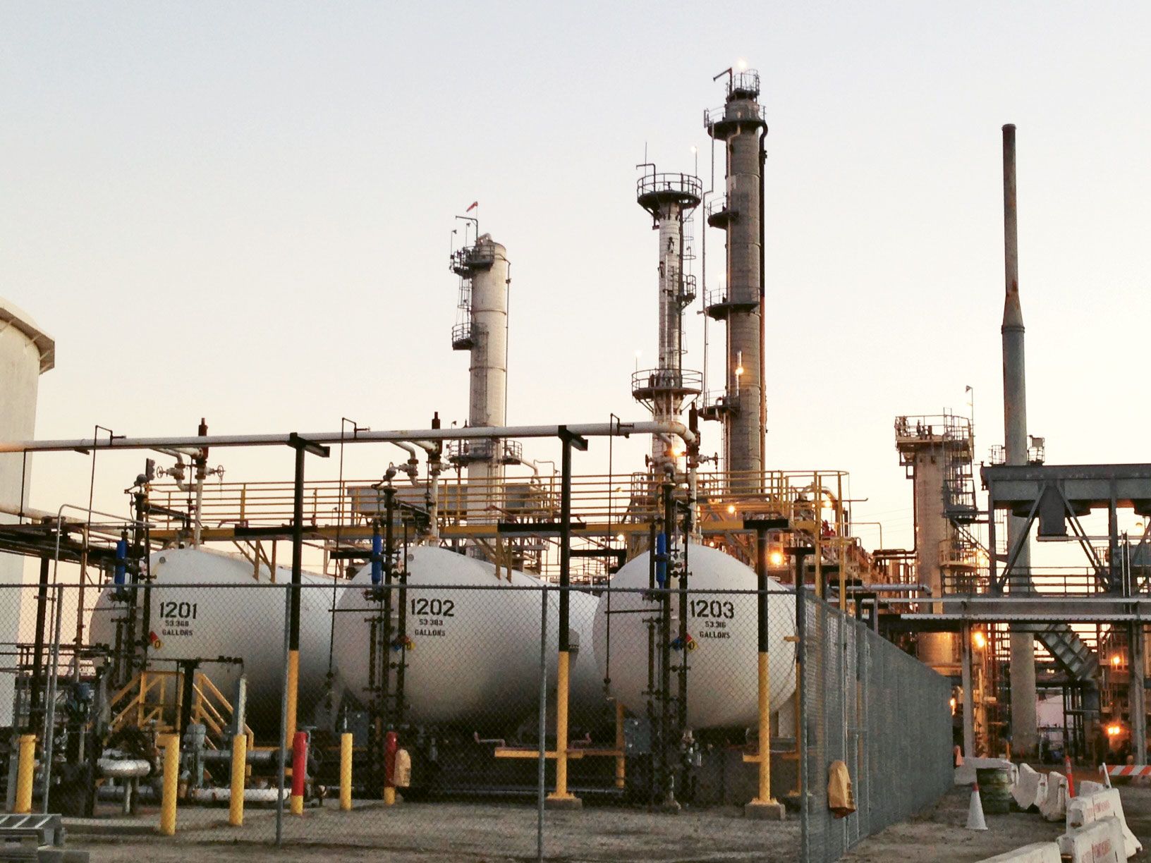 The World Energy refinery in Paramount, Calif. (TW photo by Robert Silk)