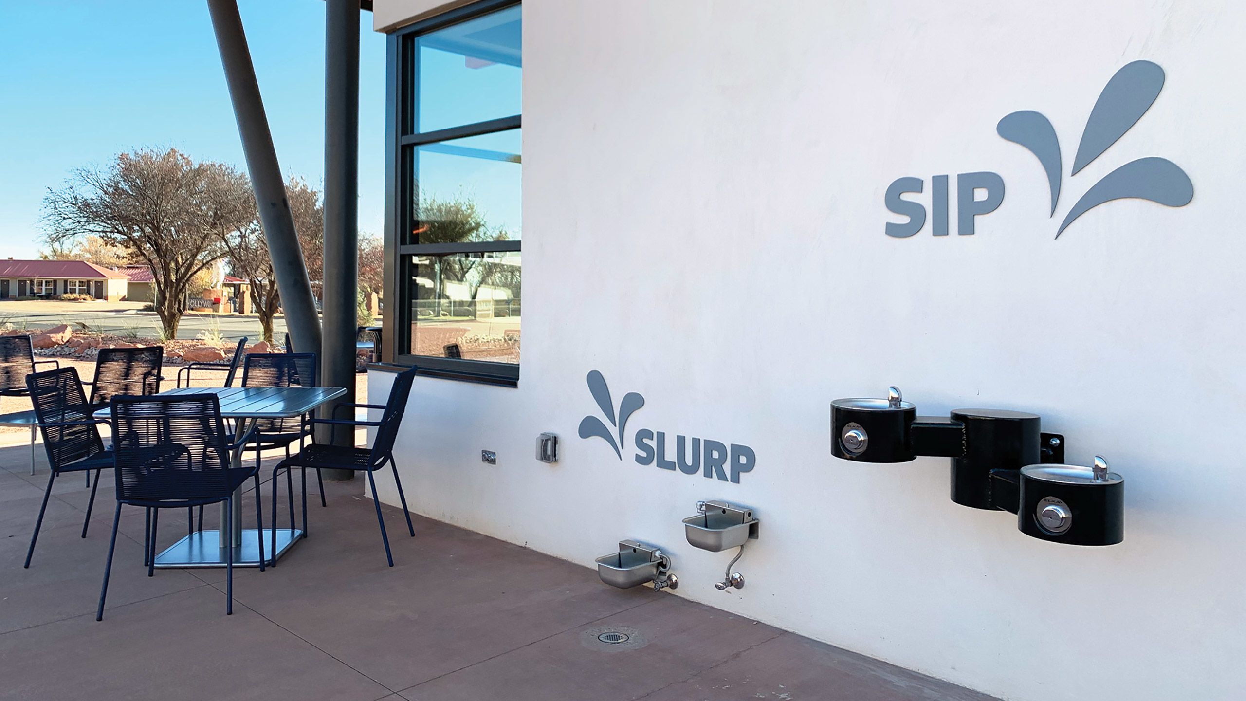 Dog art in the courtyard at Best Friends Roadhouse and Mercantile, a pet-centric hotel in Kanab, Utah. TW photo by Jeri Clausing