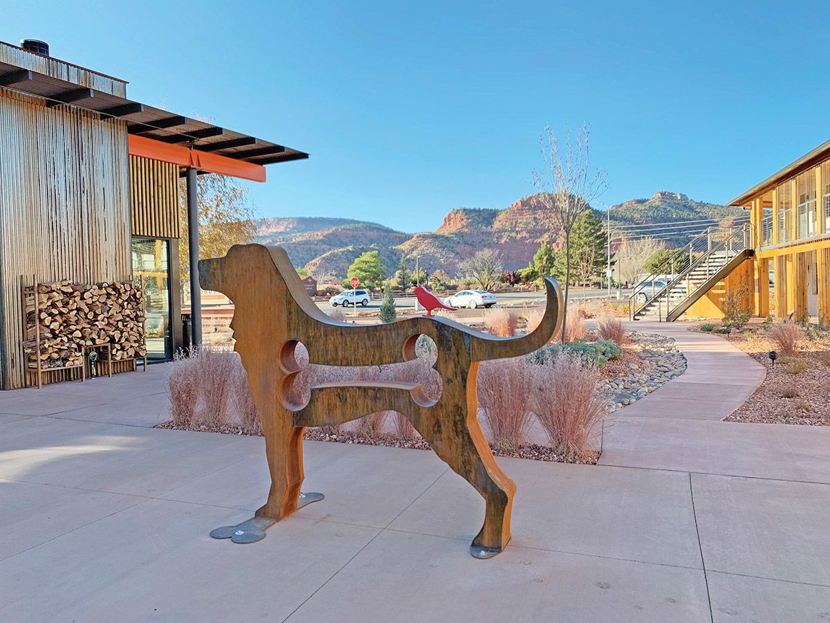 Dog art in the courtyard at Best Friends Roadhouse and Mercantile, a pet-centric hotel in Kanab, Utah. TW photo by Jeri Clausing