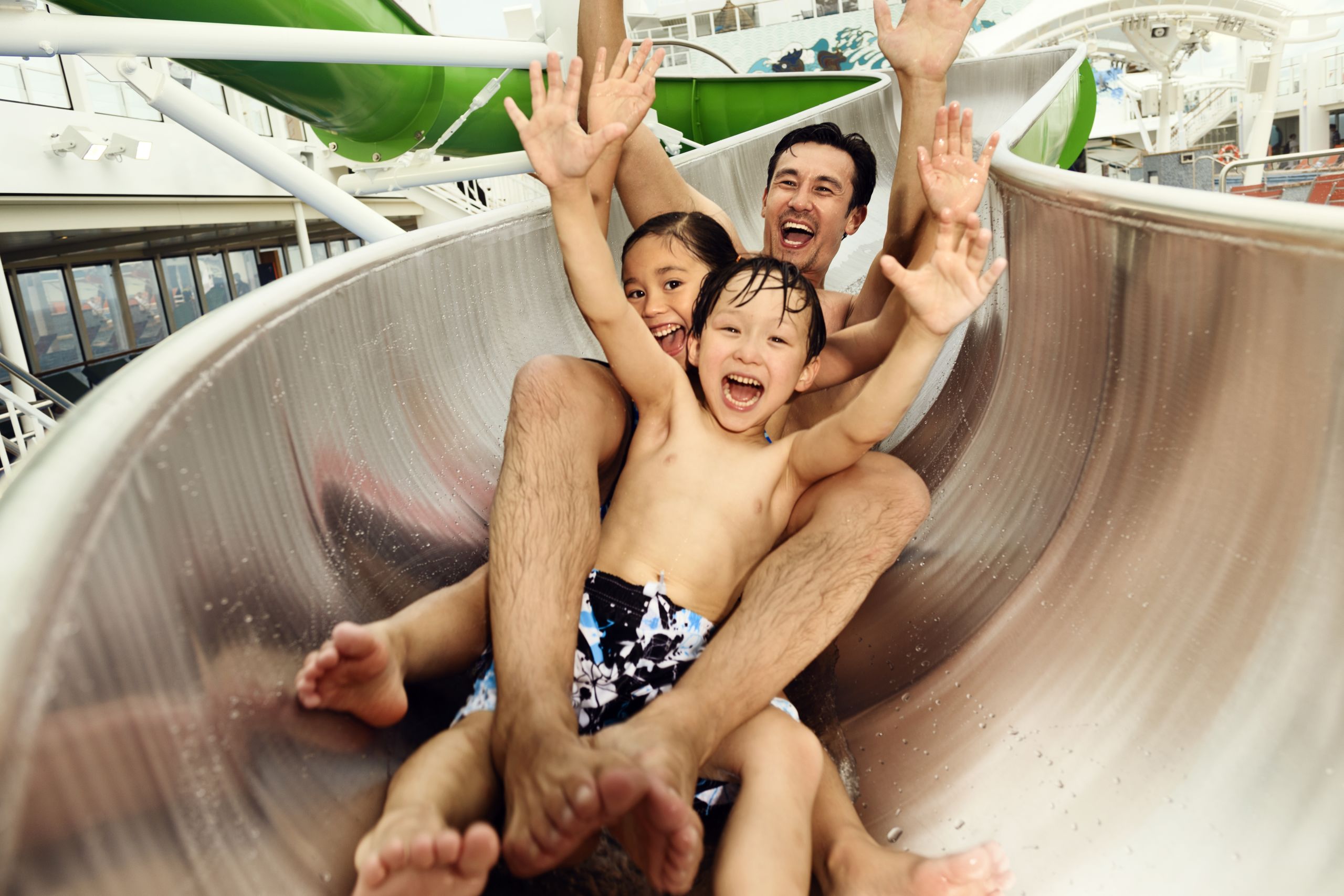 Genting Dream's waterslide park provides endless fun for parents and kids. (Credit: Dream Cruises)