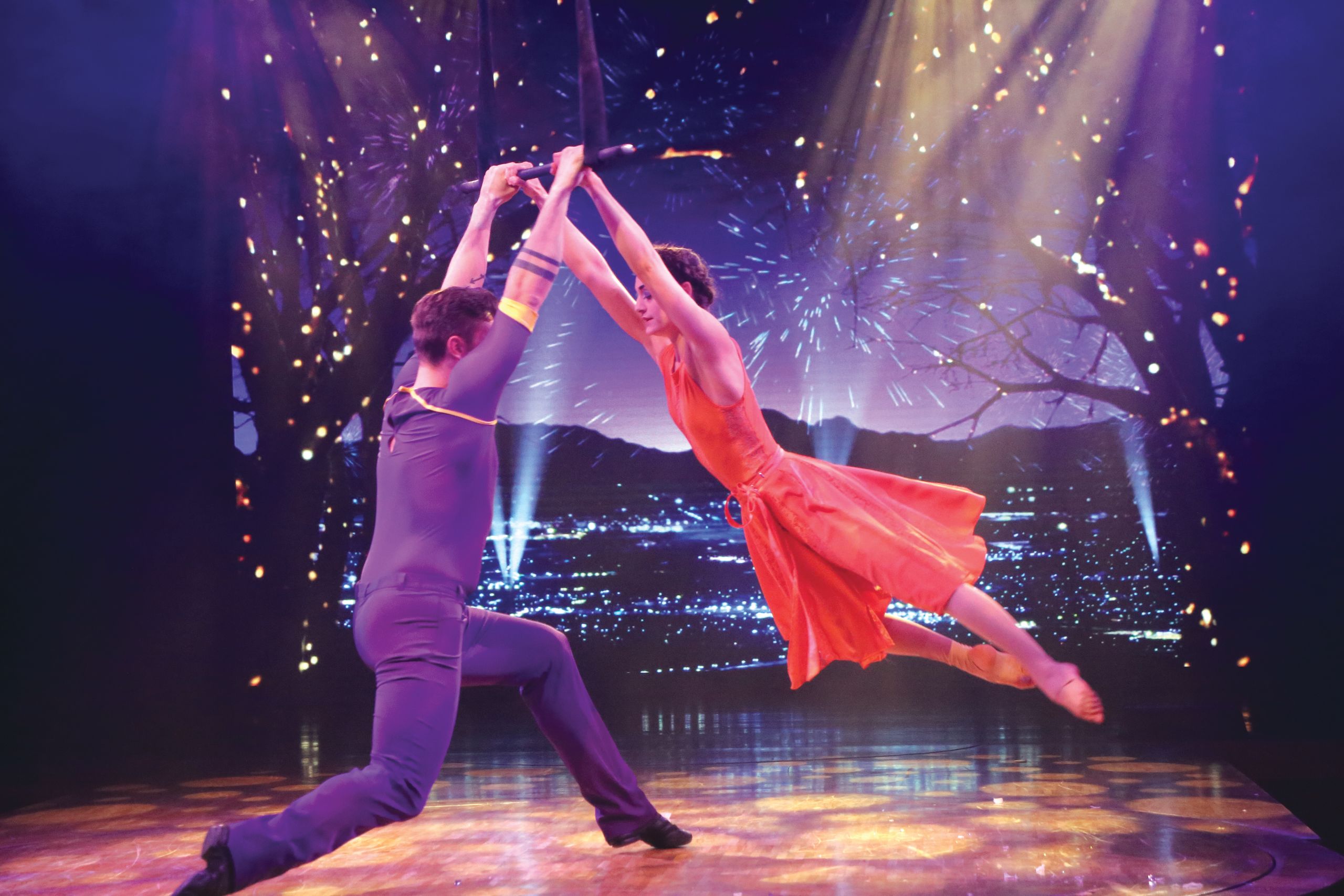 Elise Southwick performing in an aerial show on an Aida Cruise Ship