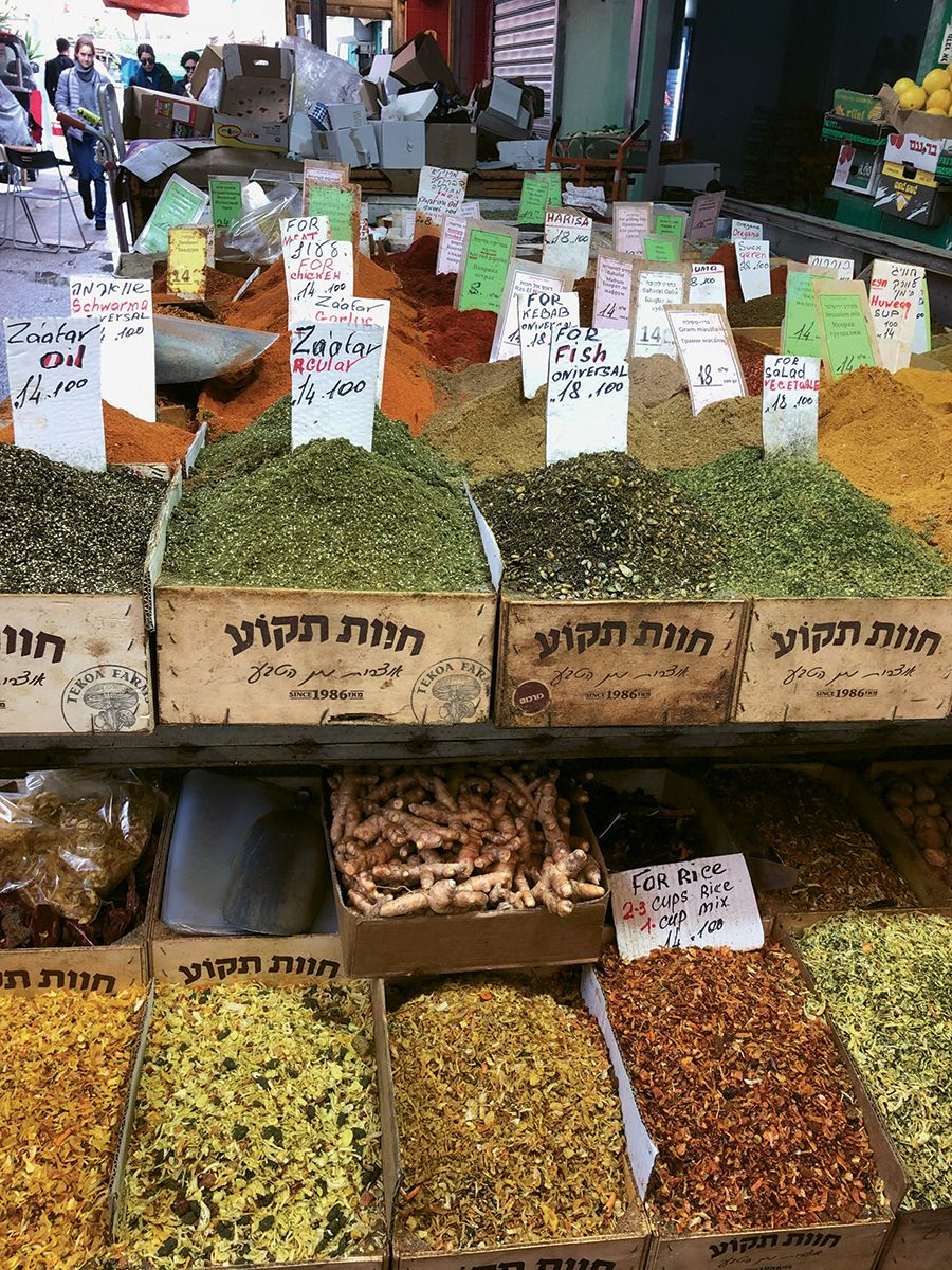 Spices on display at the Carmel Market, or shuk, which opened in 1920 and is the largest such market in Tel Aviv. TW photo by Johanna Jainchill
