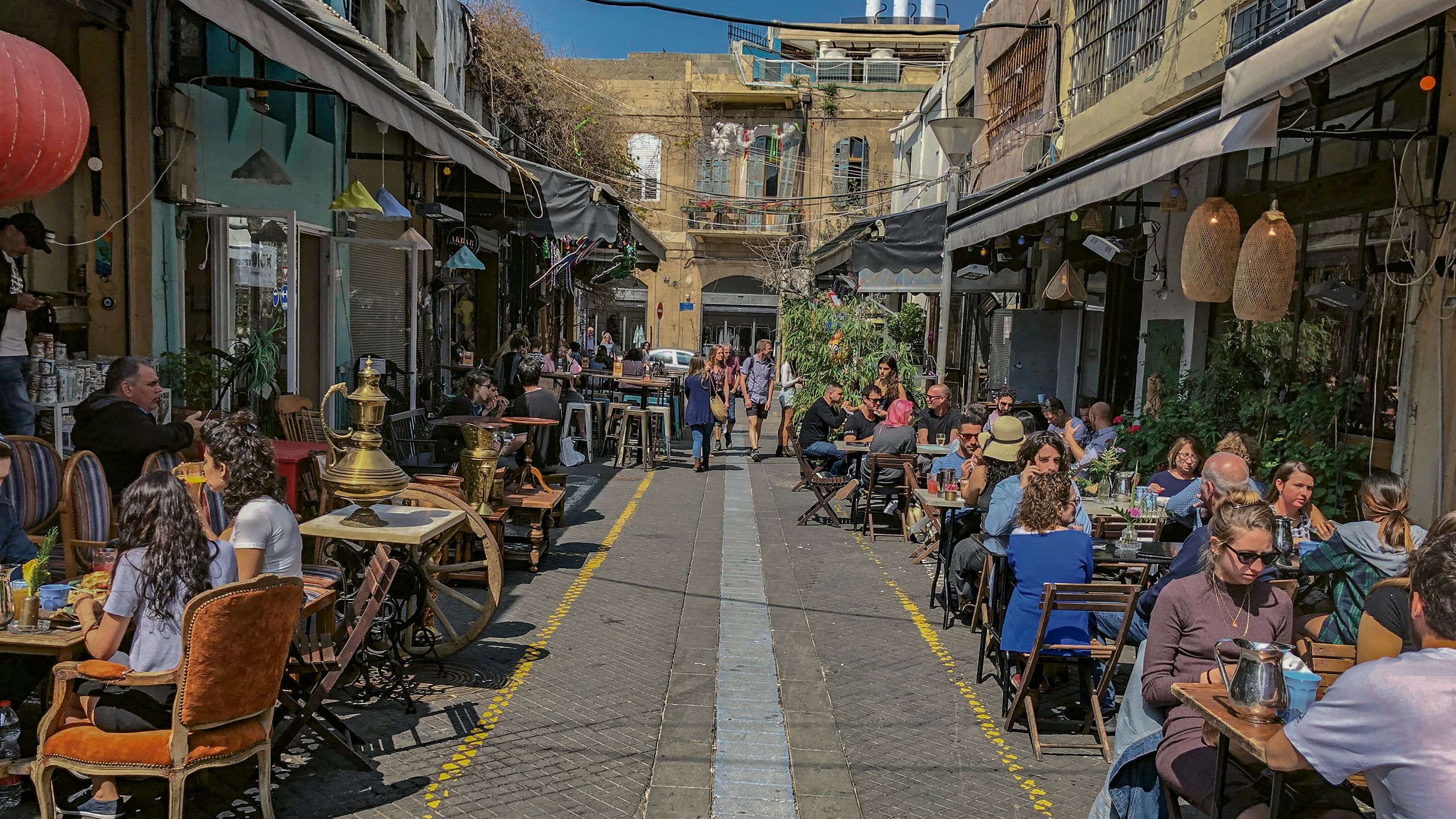Tel Avivians enjoy lunch on a pedestrian street in Jaffa, the southern and oldest part of the city. TW photo by Johanna Jainchill