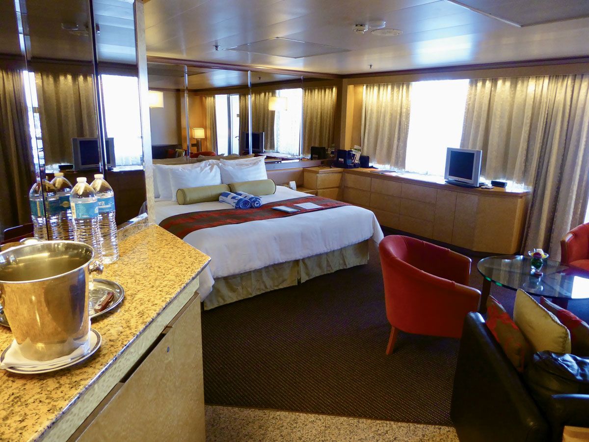 The Maasdam was built with 29 deluxe staterooms separate sitting areas and bedrooms.