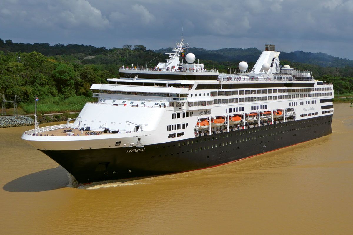 The Veendam was the fourth member of the Statendam Class quartet. The hulls and machinery of these ships are largely based on that of the 1991-built Costa Classica, which is currently Bahamas Paradise Cruises Grand Classica.